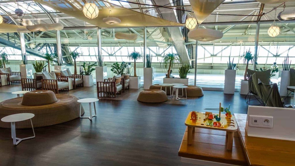 Avis: Salon The Canopy Lounge - Terminal 1 - Nice NCE - DSC00970