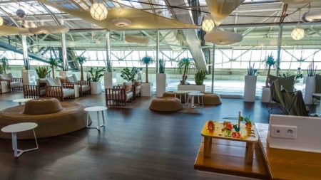 Avis: Salon The Canopy Lounge - Terminal 1 - Nice NCE - DSC00970