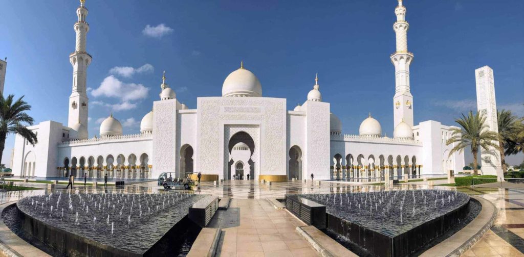 Emirats Arabes Unis : Visite d&rsquo;Abu Dhabi et ses incontournables - la mosquee sheikh zayed 2