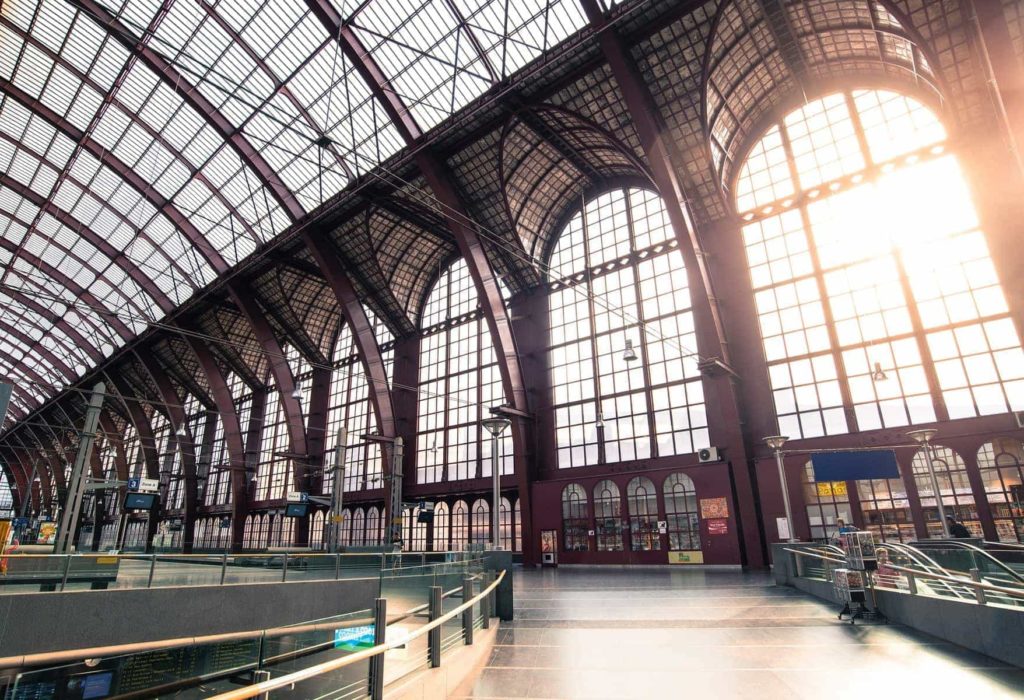 Prendre le train en Europe avec des points-bonis Scotia - antwerp 2428754 1920