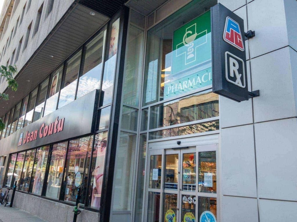 The Best Credit Cards For Drugstore Purchases - featured jeans coutu