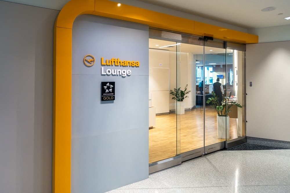 Review: Lufthansa Business Lounge - Boston BOS - Lufthansa Lounge Boston 02