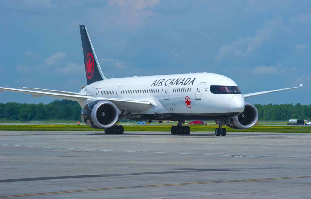 Aeroplan Credit Card Comparison and Offers - Air Canada 787 Dreamliner