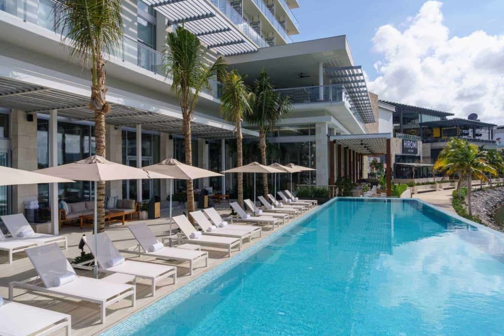Review : Renaissance Cancun Resort & Marina | Marriott Bonvoy - Cunbr Pool Hor Clsc