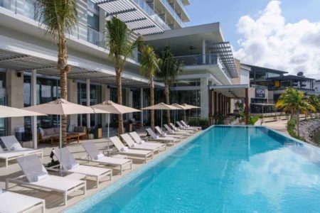 Review : Renaissance Cancun Resort & Marina | Marriott Bonvoy - Cunbr Pool Hor Clsc