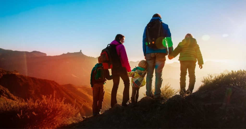 Family: financial management and travel planning - Large Family Featured Page