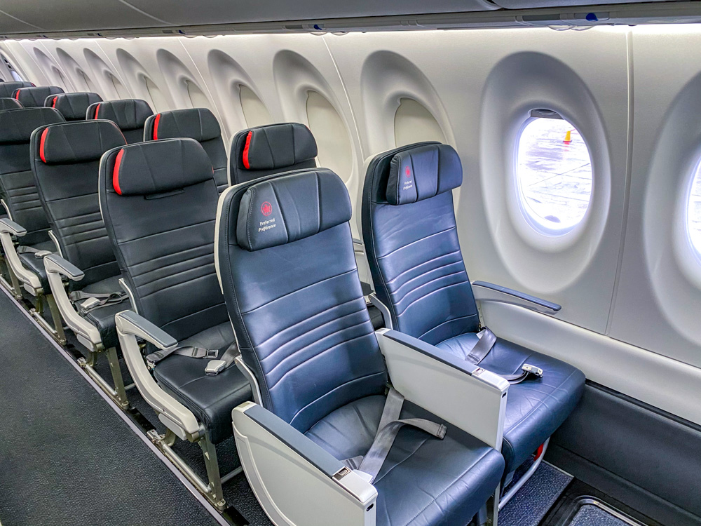 Comment fonctionnent les services d&rsquo;assistance des compagnies a&eacute;riennes - Air Canada A220 Business Class 07