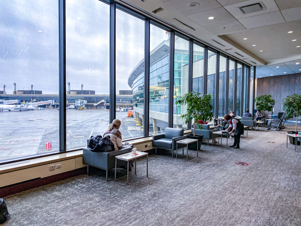 Complete Guide: How to Access Air Canada Maple Leaf Lounges - Maple Leaf Lounge Yyc 09