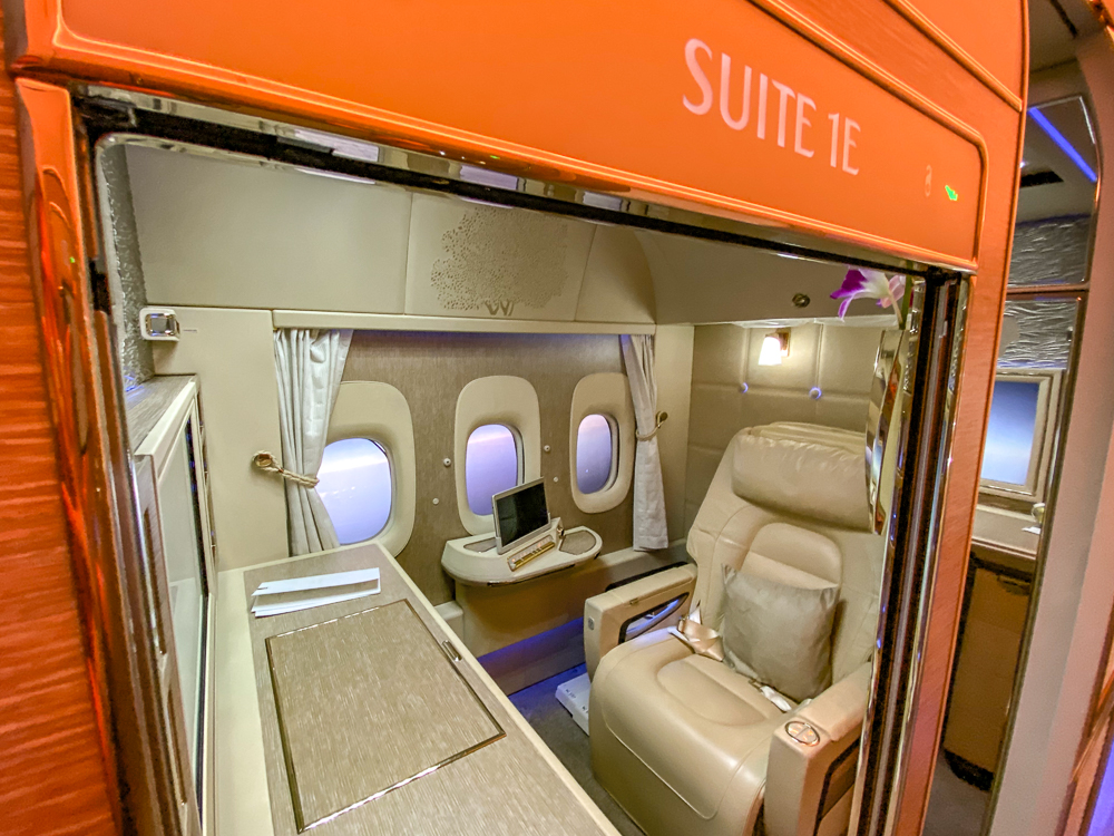 Avis : Emirates B777 | Nouvelle Première Classe | DXB-CDG - Emirates Nouvelle Premiere Classe Vue Suite Fenetre Ouverte