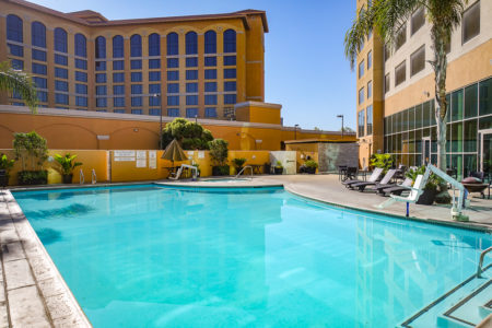 Review : Anaheim Marriott Suites Hotel | Marriott Bonvoy - Marriott Suites Anaheim Piscine 37