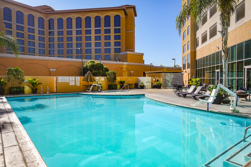 Review : Anaheim Marriott Suites Hotel | Marriott Bonvoy - Marriott Suites Anaheim Piscine 37