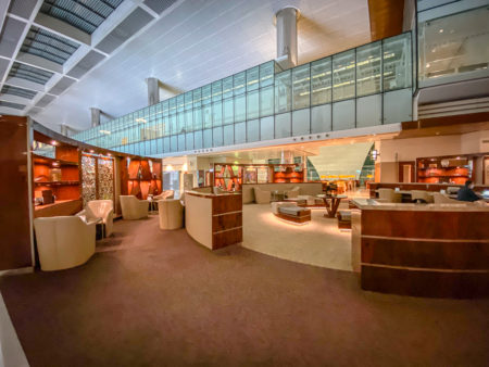 Review : Emirates Business Lounge - Dubai DXB - Emirates Business Class 06 lounge