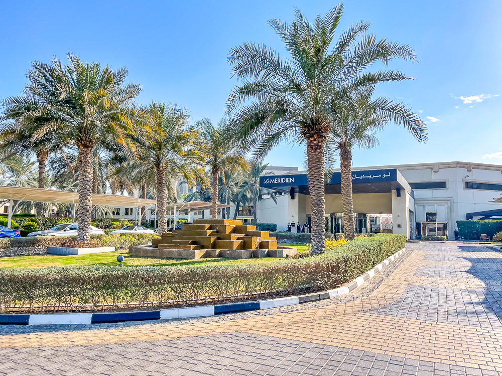 Le Meridien Dubai Hotel Conference : avis complet - facade principale