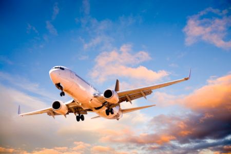 Skyscanner : Find the best deals on flights and hotels - Avion en vol