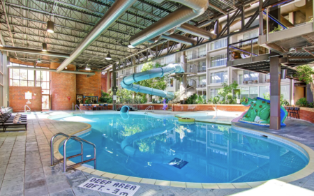 Canada: Marriott Bonvoy hotels with pools and waterslides - Delta Hotels Toronto East