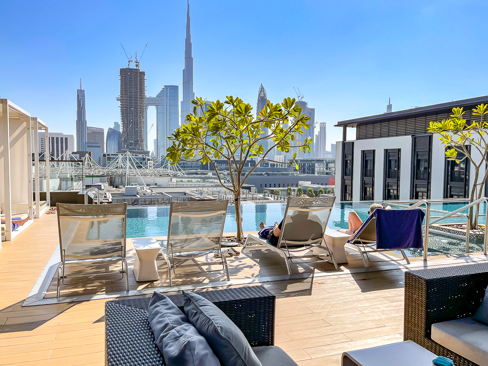 Review : La Ville Hotel & Suites City Walk, Dubai, Autograph Collection | Marriott Bonvoy - La Ville Hotel Suites City walk Dubai Autograph Collection Piscine
