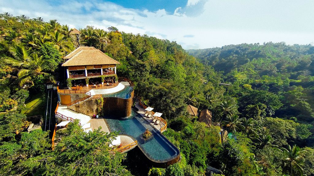 Comment profiter de luxueux hôtels pour moins cher avec une passe de jour - Hanging Gardens of Bali aerial