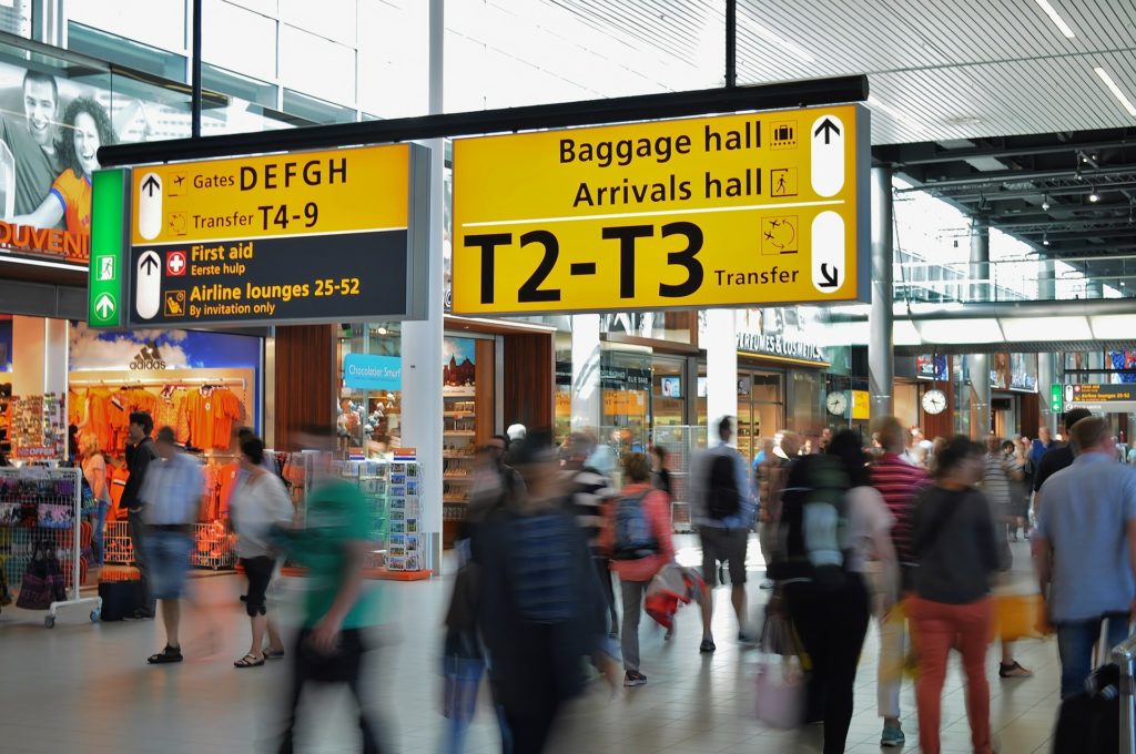 Économiser en voyage : utiliser les points pour payer les vols et les hôtels - airport