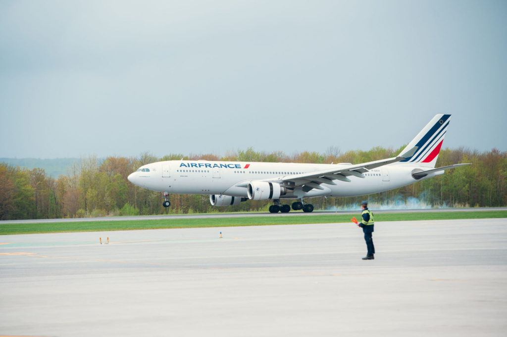Air France: Inauguration of the direct flight Quebec YQB - Paris - Af . Er Landing