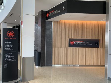 Avis : Salon Feuille d&rsquo;&eacute;rable d&rsquo;Air Canada &agrave; Saskatoon - Salon Feuille Érable Saskatoon Entrée