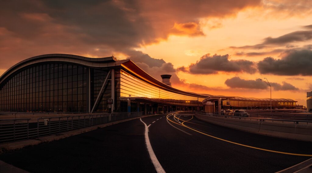 American Express Canada Renews Partnership With Toronto Pearson Airport - toronto-pearson-yyz-aeroport