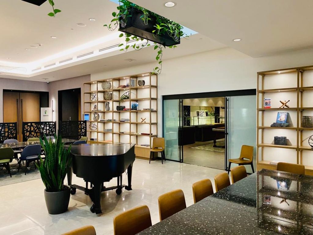 Avis : Mon séjour au nouveau Sheraton Laval après deux ans de rénovations - Espace De Travail Au Sheraton Laval 1