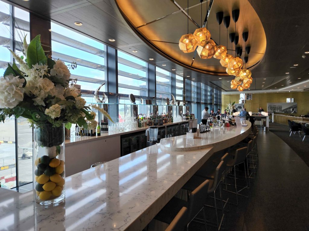 Avis : Salon United Club Lounge - Terminal 2B - Londres Heathrow - United Polaris Heathrow T2b Bar 1