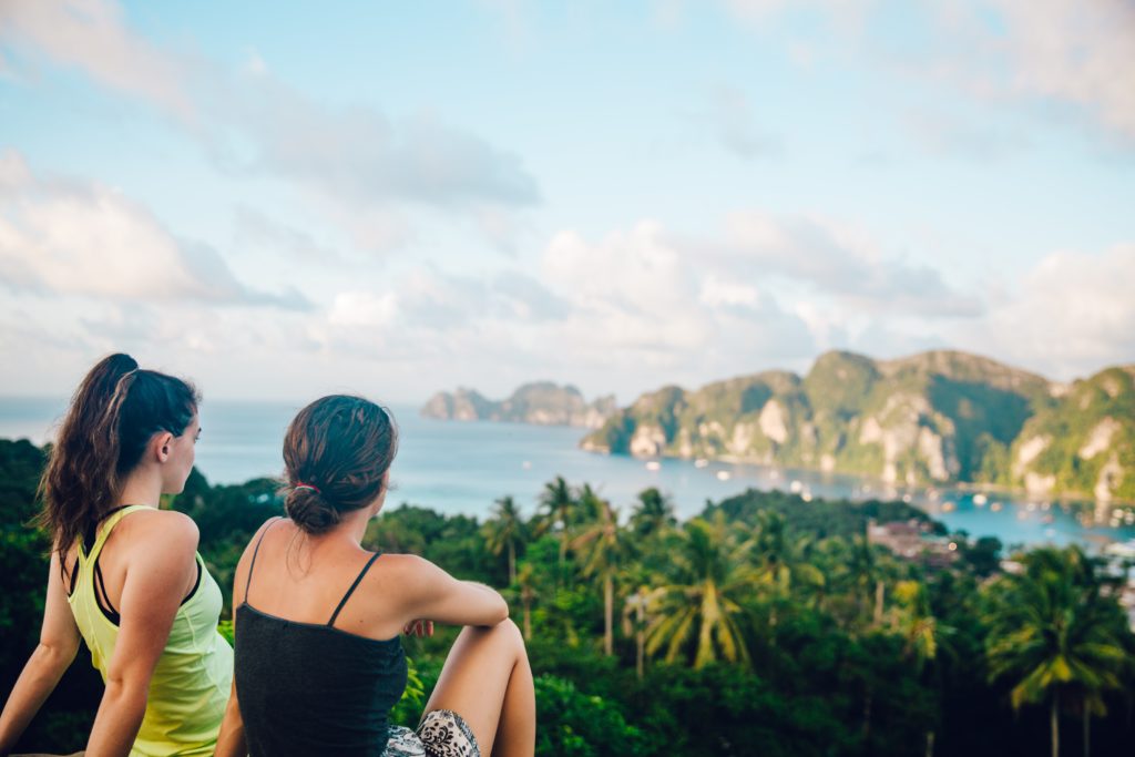 Bestiemoon : la tendance voyage de l’heure - Amies en thailande unsplash
