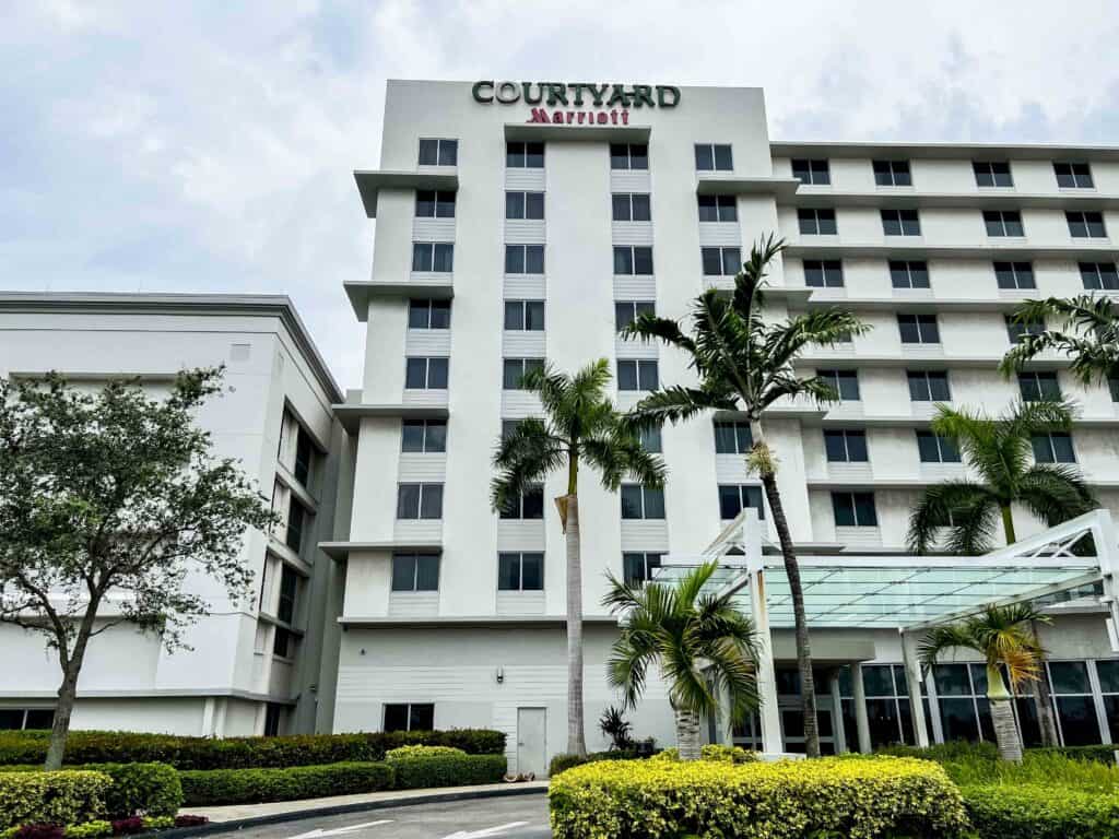 Review: Courtyard Miami Airport | Marriott Bonvoy - Courtyard Miami Airport Front 2