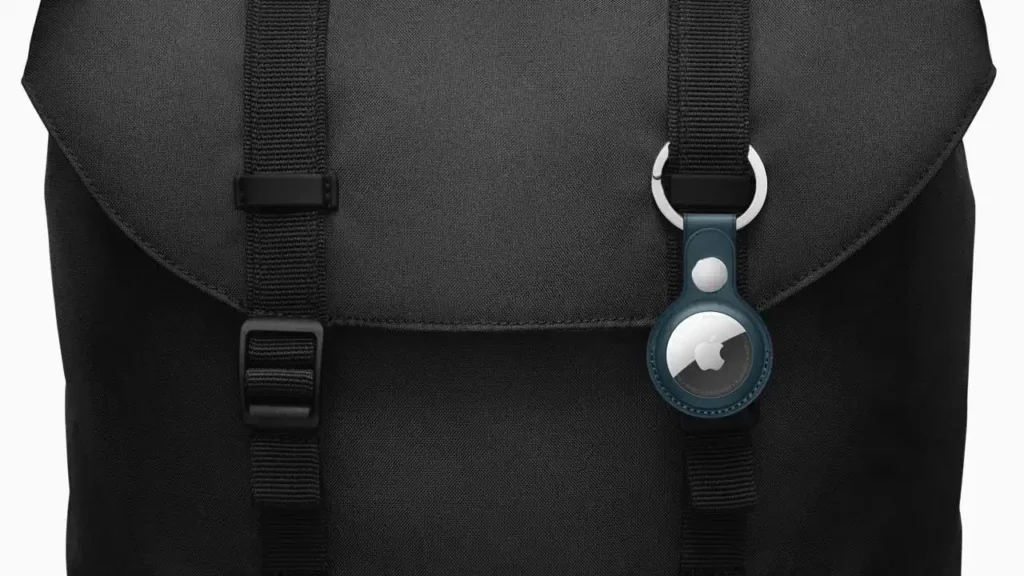 Apple AirTag : Un accessoire indispensable pour les voyageurs et les parents - Apple airtag