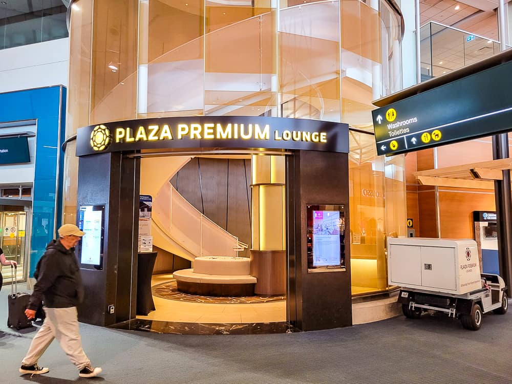 Review : Plaza Premium Lounge (domestic flights), Vancouver International Airport (YVR) - Salon Plaza Premium lounge YVR-01
