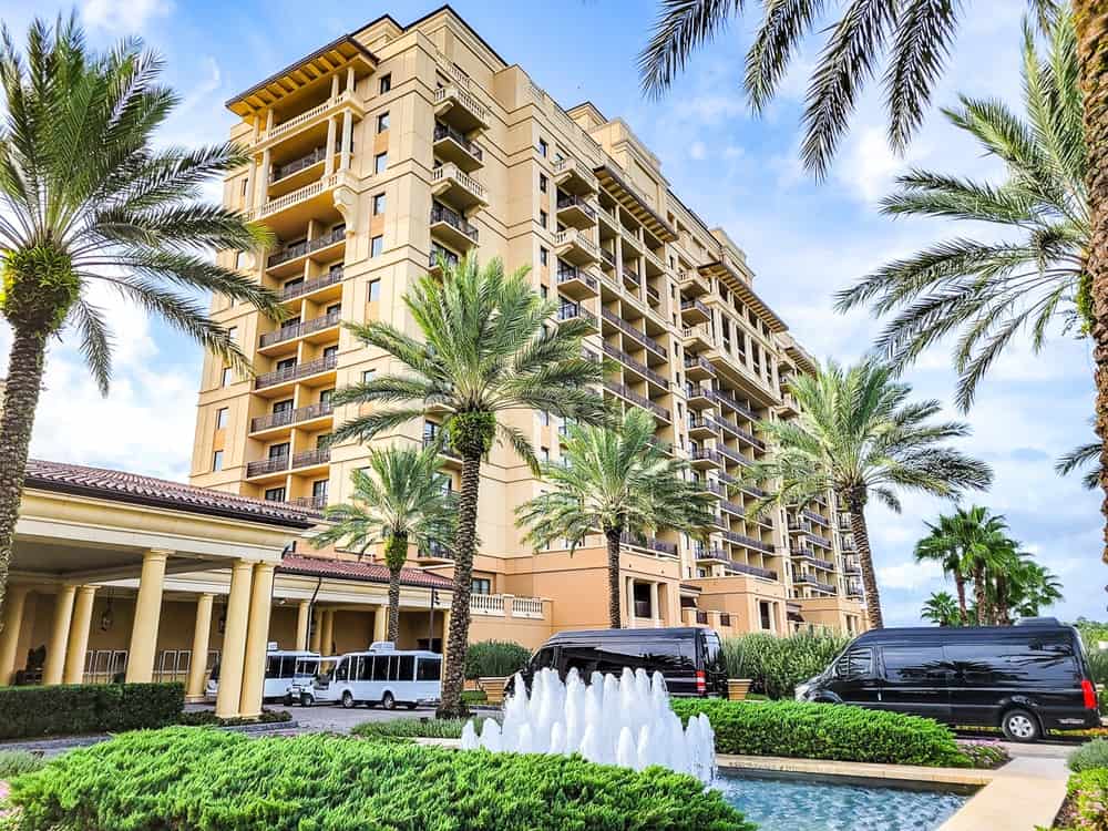 Review : Four Seasons Resort Orlando at Walt Disney World Resort - porte-cochere-1