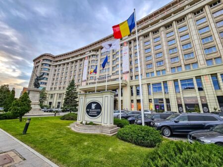 Avis : JW Marriott Bucharest Grand Hotel | Marriott Bonvoy - JW Marriott Bucharest Grand Hotel Lobby devant hôtel 12