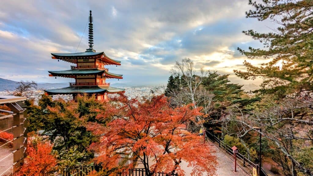 The best alternatives to the HSBC World Elite Mastercard - chureito-pagoda-japon