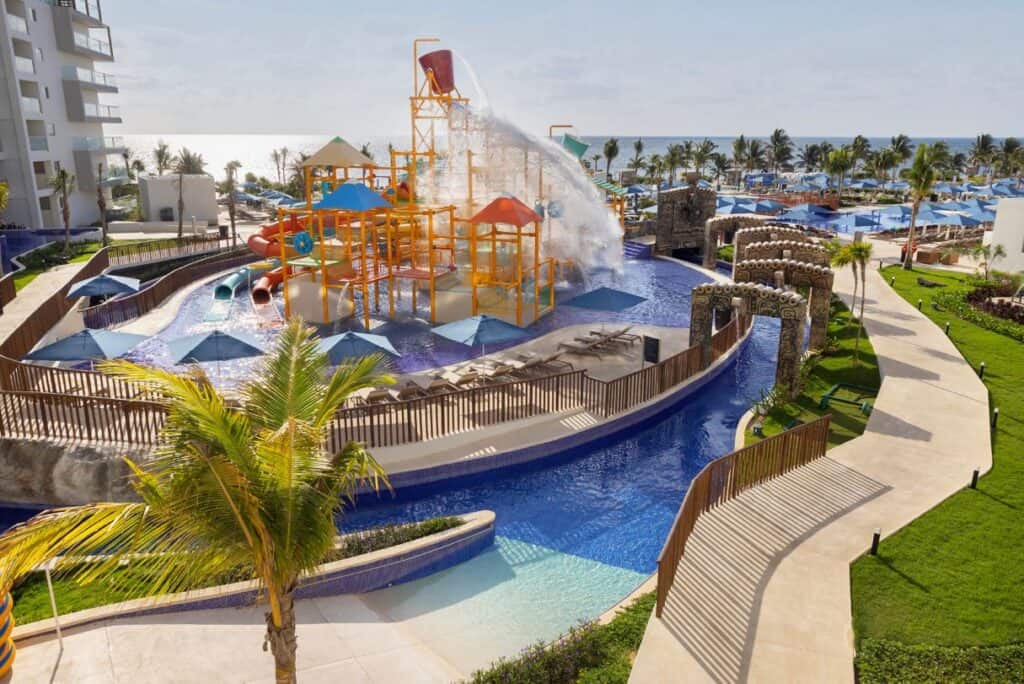 hotel with water slide Royalton Cancun Splash Riviera