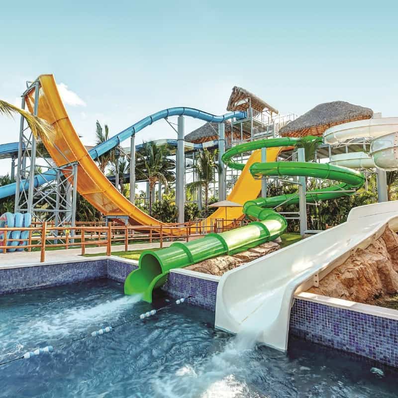 hotel with water slide pujrs splash park