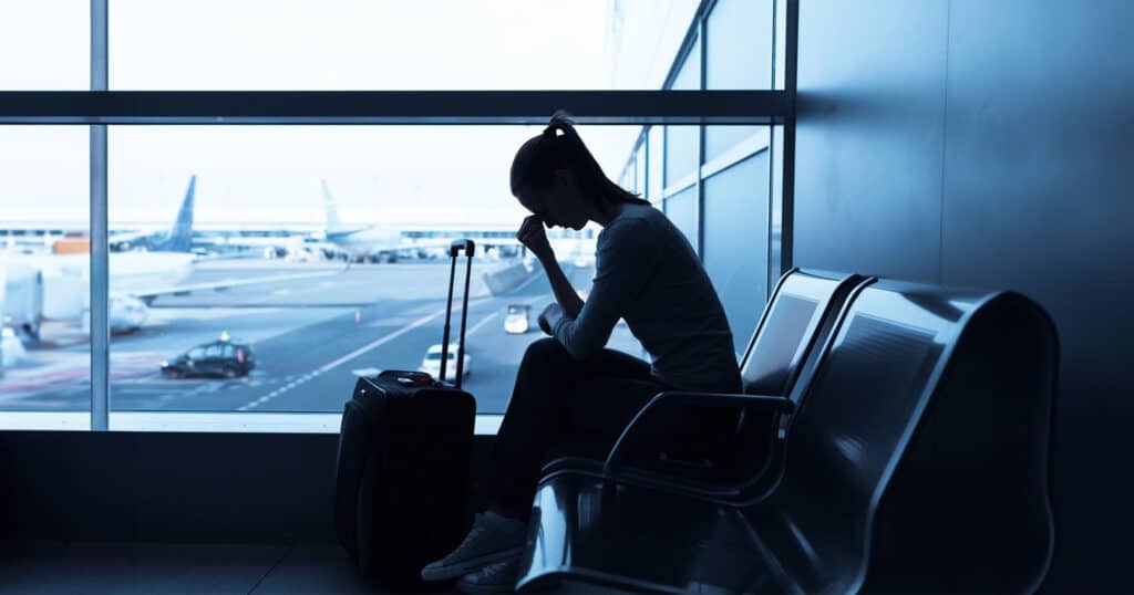 Bereavement and family urgency fares: how to save on airfare - Aeroport-urgence-deces-2400x1260-03