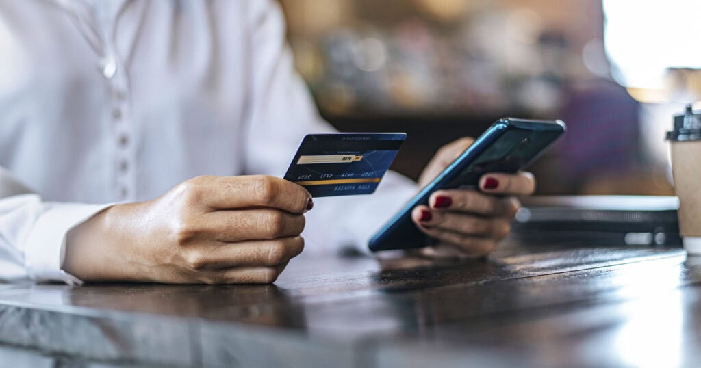 Exonération des frais de carte de crédit : rembourser ou éviter les frais annuels - Carte de crédit