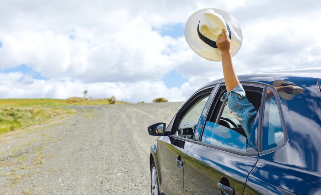 Nouveaux arrivants : l&rsquo;essentiel sur le permis de conduire et les sp&eacute;cificit&eacute;s routi&egrave;res au Qu&eacute;bec - voiture