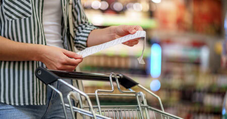 Hausse des tarifs douaniers : astuces pour choisir un produit fait au Canada et économiser à l’épicerie - liquidation