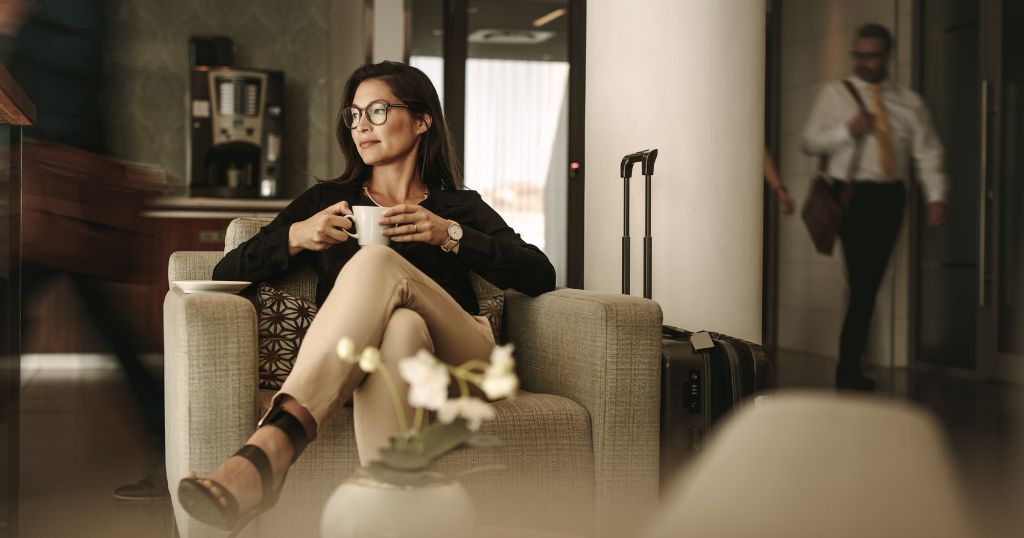 Les meilleures cartes de cr&eacute;dit pour entreprises offrant l&rsquo;acc&egrave;s aux salons et des avantages li&eacute;s aux voyages - cartes entreprises lounge aeroport cover