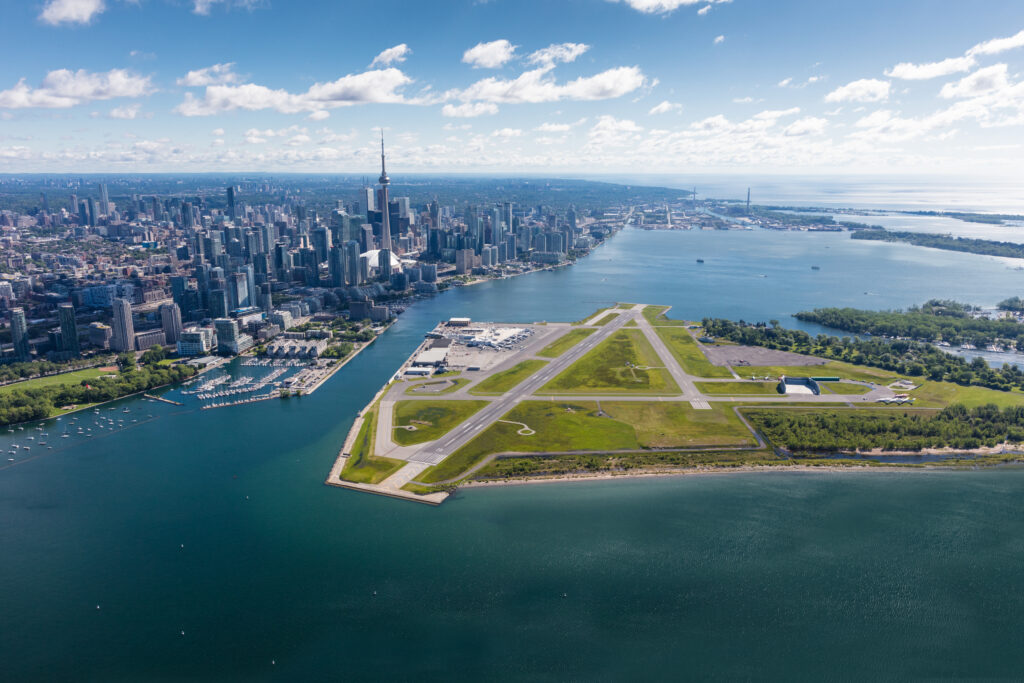 Les meilleurs h&ocirc;tels pr&egrave;s de l&rsquo;a&eacute;roport Billy Bishop de Toronto - Billy Bishop airport aerial