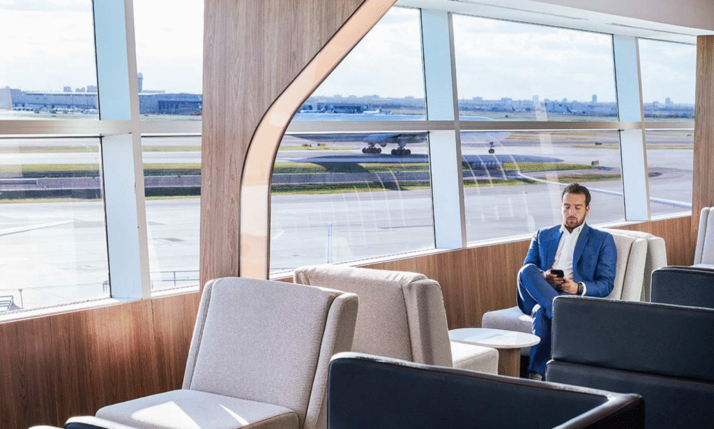 Avis : Plaza Premium Terminal 3 &ndash; D&eacute;parts internationaux &agrave; l&rsquo;a&eacute;roport Pearson de Toronto (YYZ) - image of windows