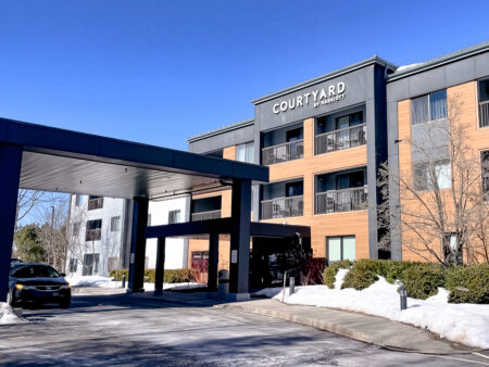 Avis : Courtyard Burlington Williston | Marriott Bonvoy - 1 Facade 01