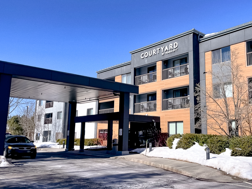 Avis : Courtyard Burlington Williston | Marriott Bonvoy - 1 Facade 01