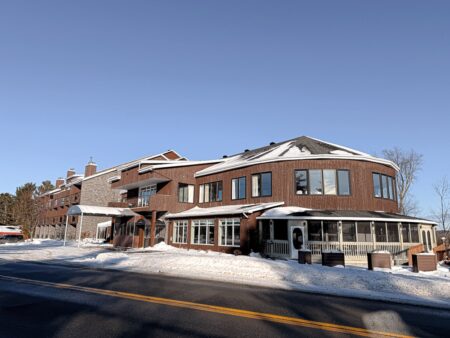 Avis: Hotel Lac Brome | Best Western Signature Collection - 1 Facade 02